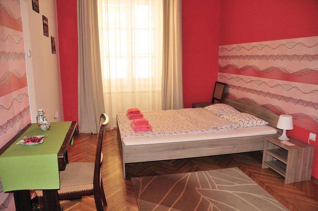 Apriory Apartmants Sas *